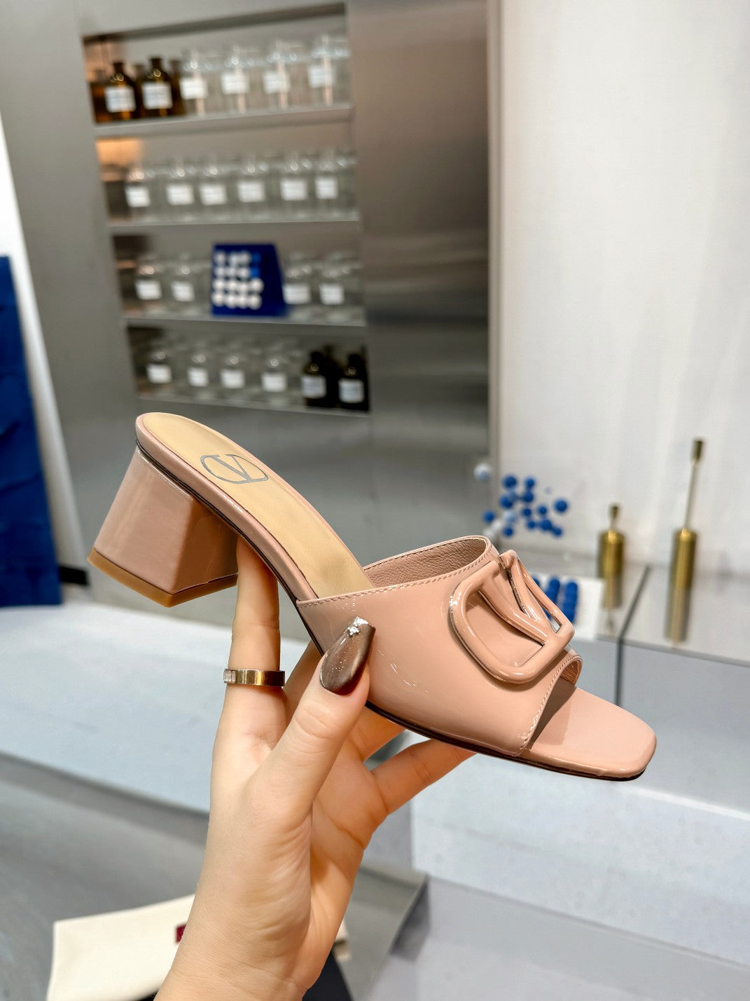 Valentino VLogo Signature Leather Pumps – 6cm