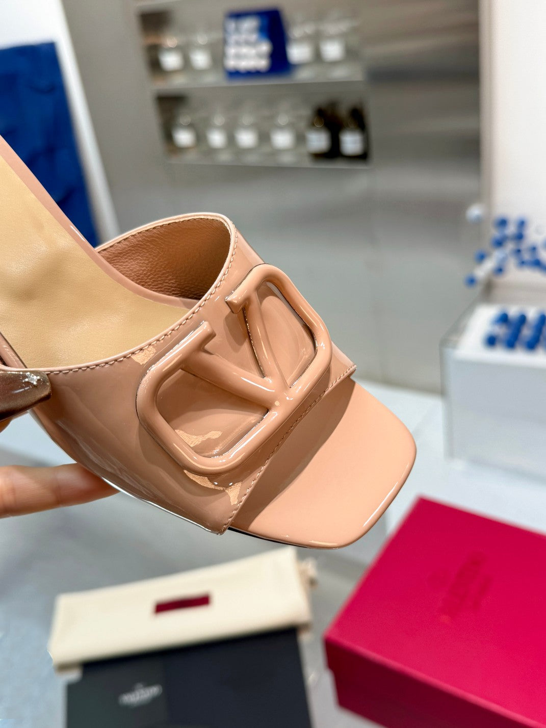 Valentino VLogo Signature Leather Pumps – 6cm