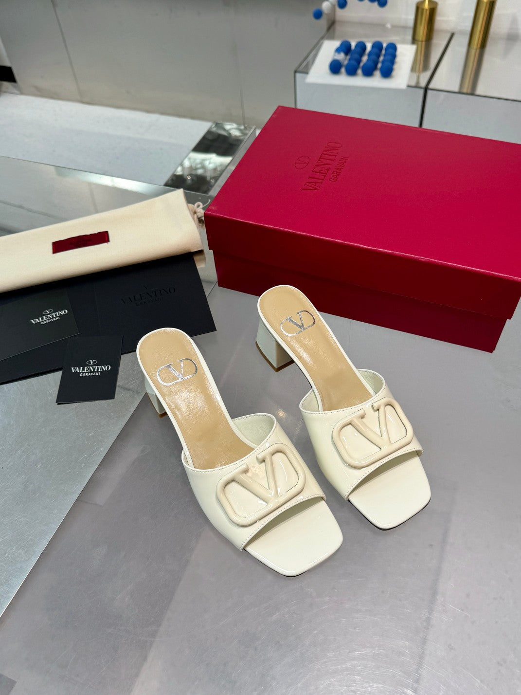 Valentino VLogo Signature Leather Pumps – 6cm