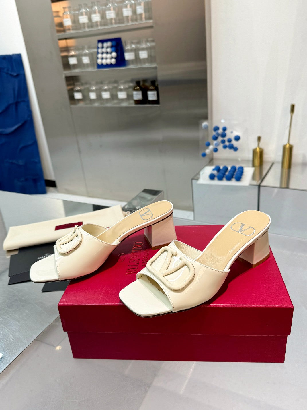 Valentino VLogo Signature Leather Pumps – 6cm