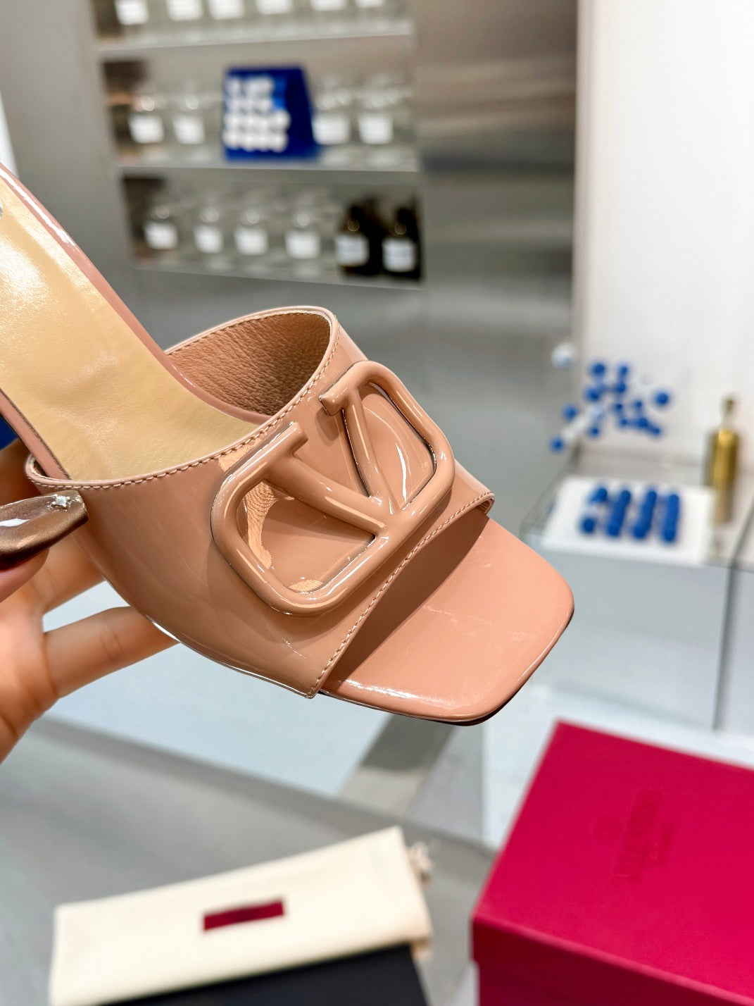 Valentino VLogo Signature Leather Pumps – 6cm