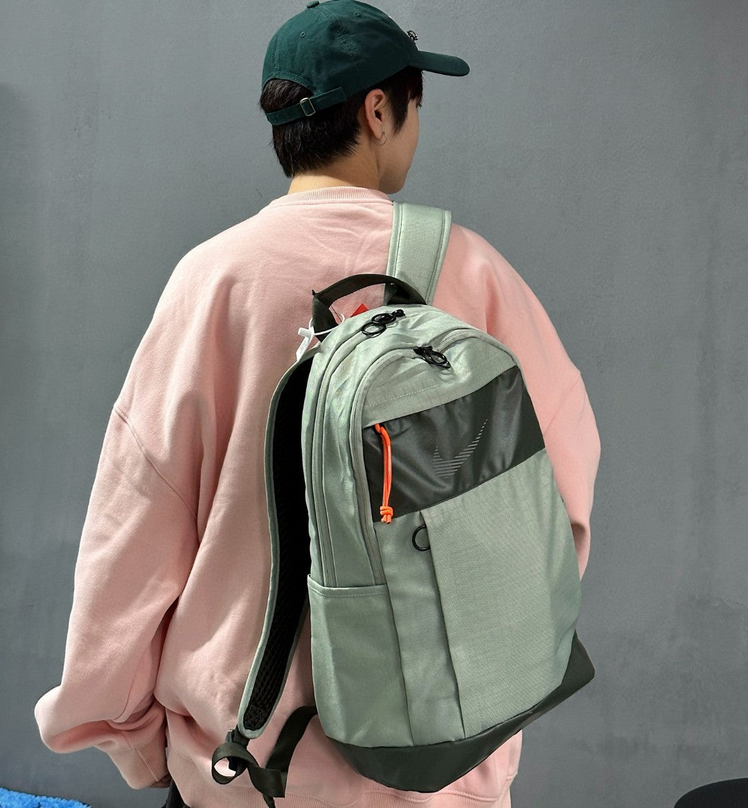 Nike Top Version Phantom Hook Backpack & Shoulder Bag