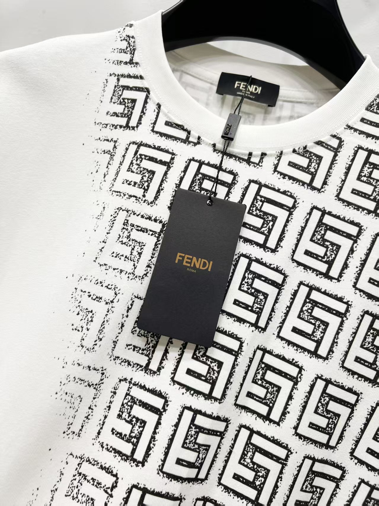 Fendi Gradient Logo Round Neck T-Shirt – 2025SS Collection