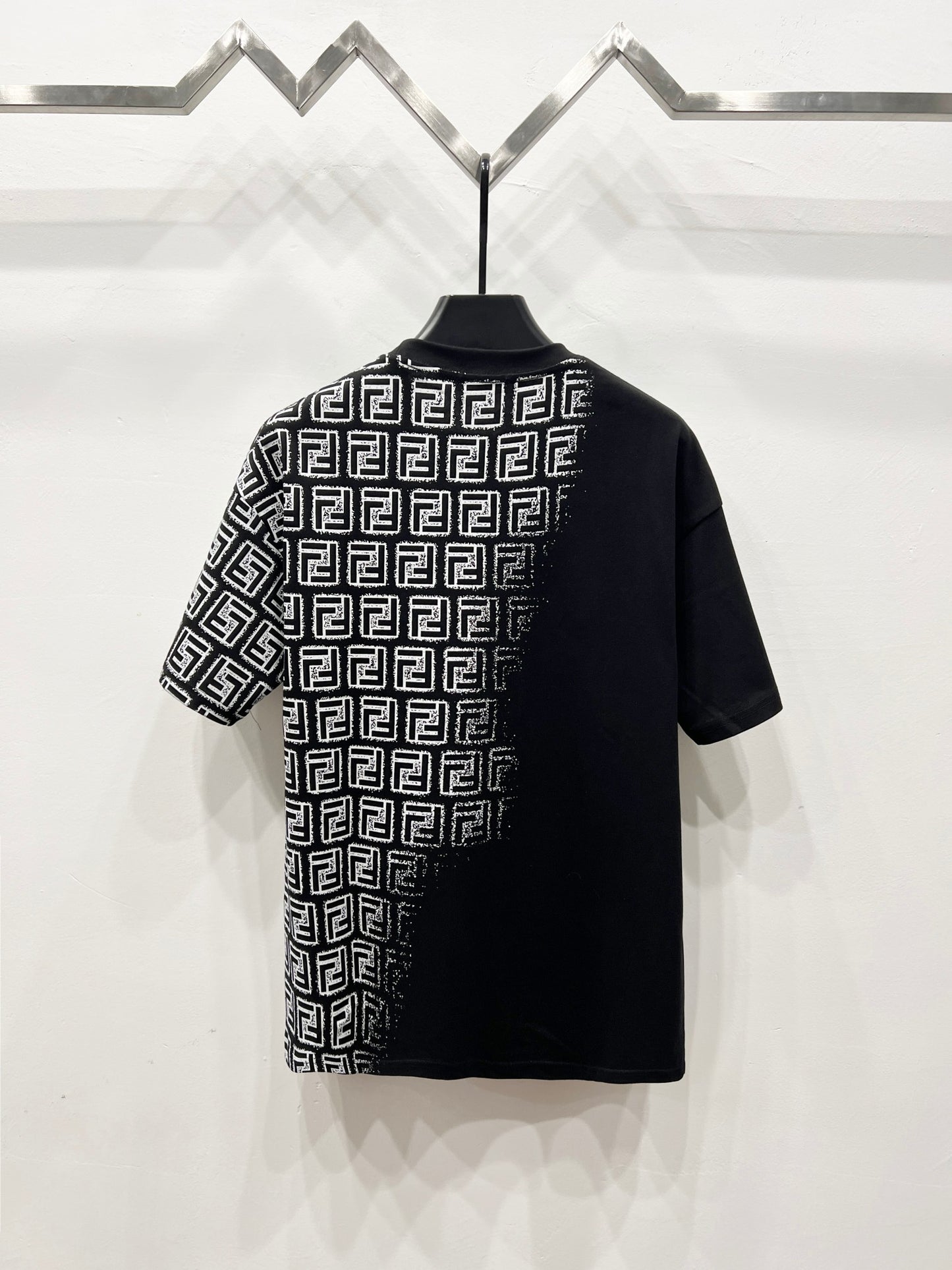 Fendi Gradient Logo Round Neck T-Shirt – 2025SS Collection