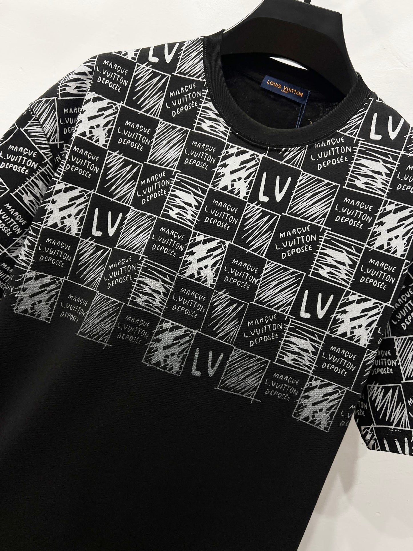 Louis Vuitton Classic Damier Print T-Shirt – 2025SS