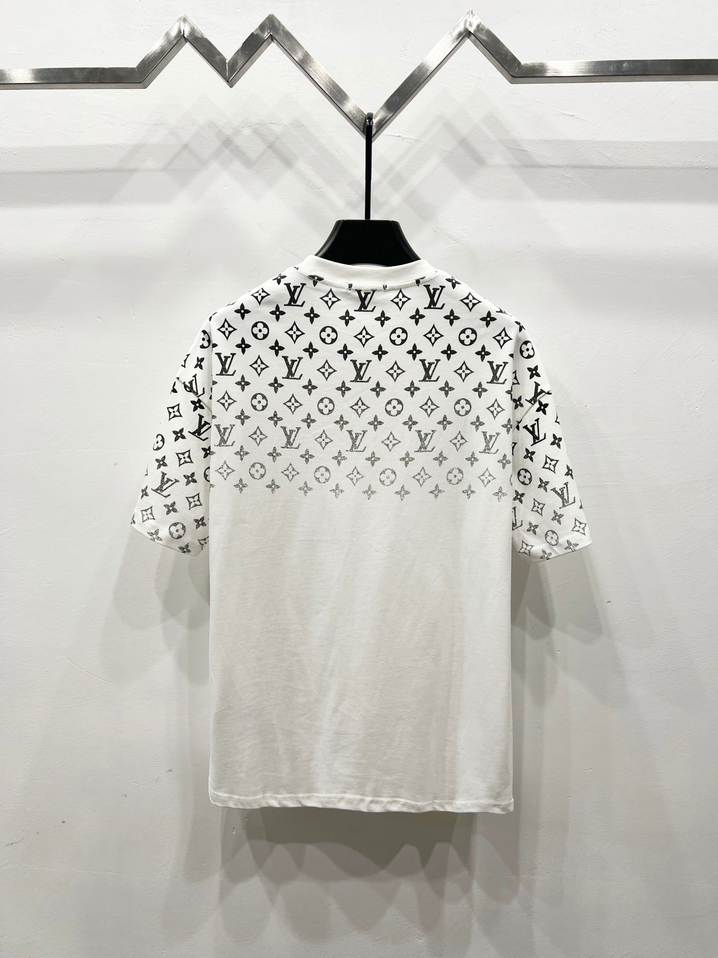 Louis Vuitton Gradient Monogram T-Shirt – 2025 Summer Collection