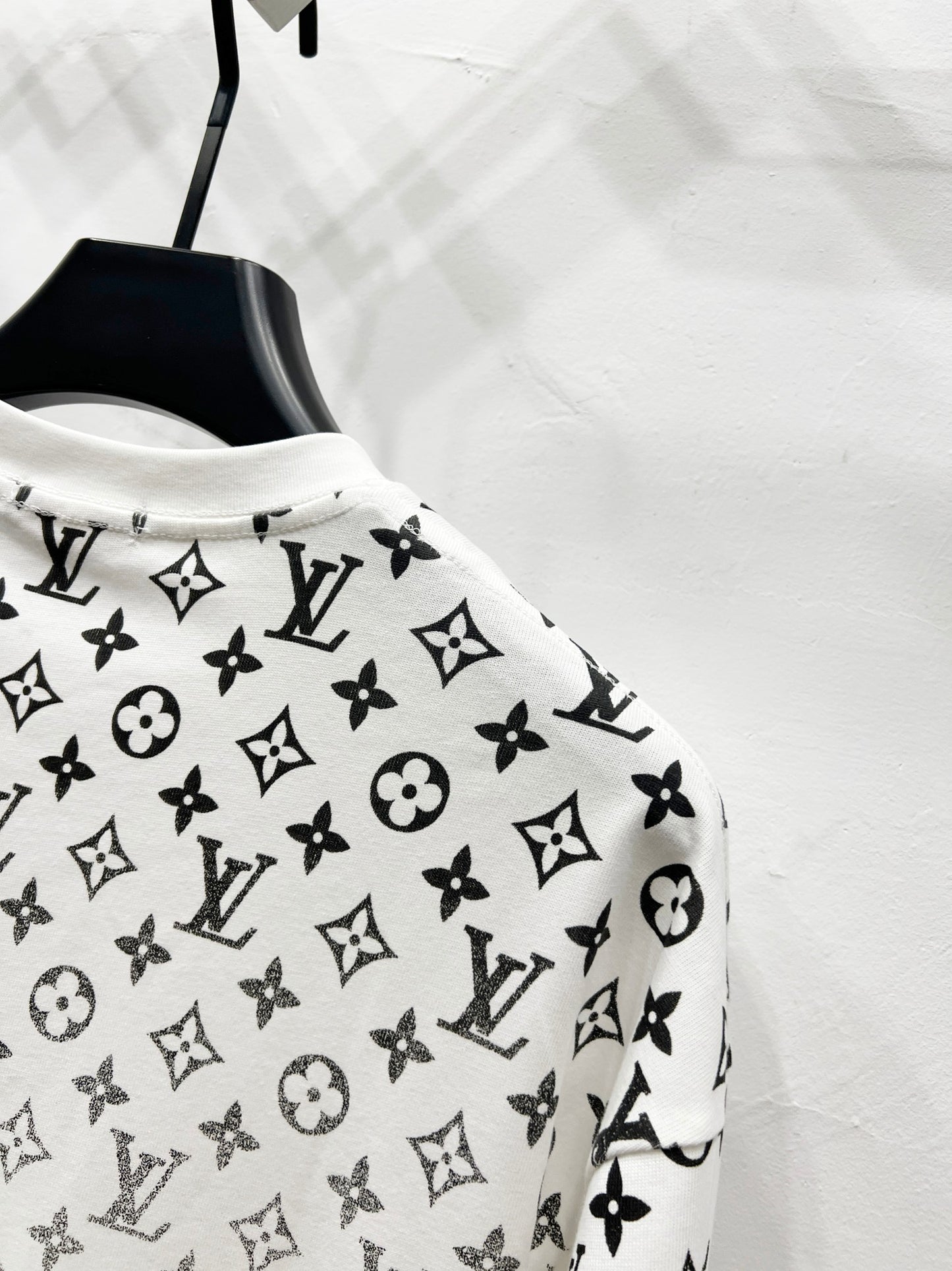 Louis Vuitton Gradient Monogram T-Shirt – 2025 Summer Collection