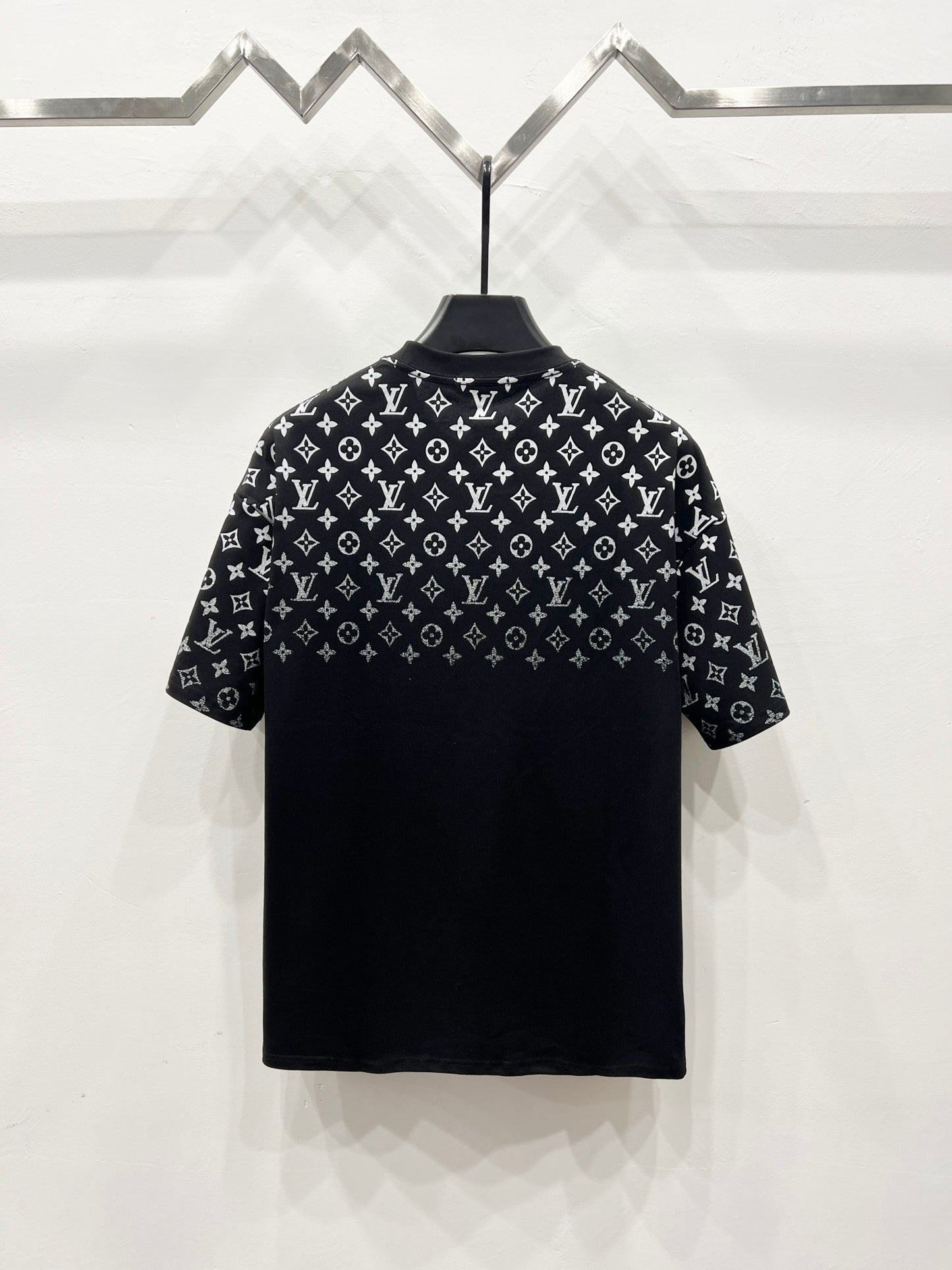 Louis Vuitton Gradient Monogram T-Shirt – 2025 Summer Collection