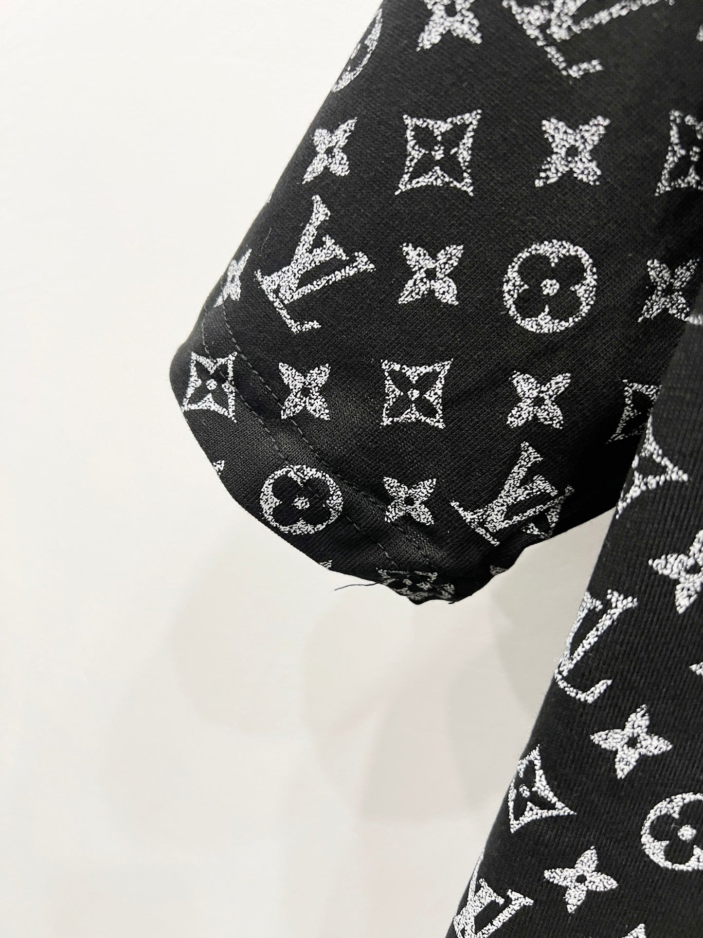 Louis Vuitton Gradient Monogram T-Shirt – 2025 Summer Collection