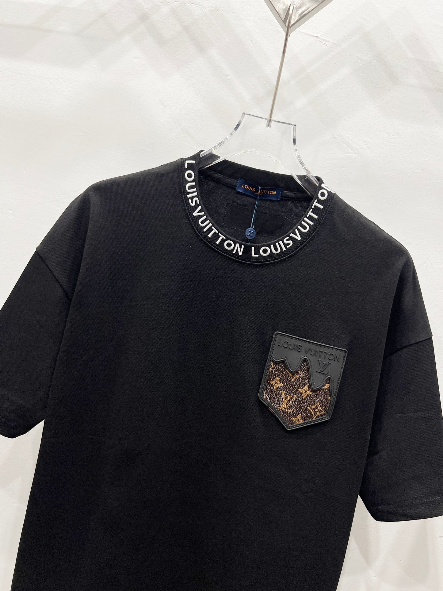 Louis Vuitton Leather Label Pocket Embroidered T-Shirt – 2025 Summer Collection