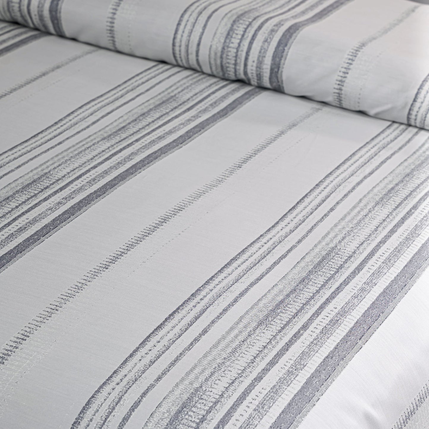 Hotel Grand Pima Cotton & Silk Jacquard Four-Piece Bedding Set