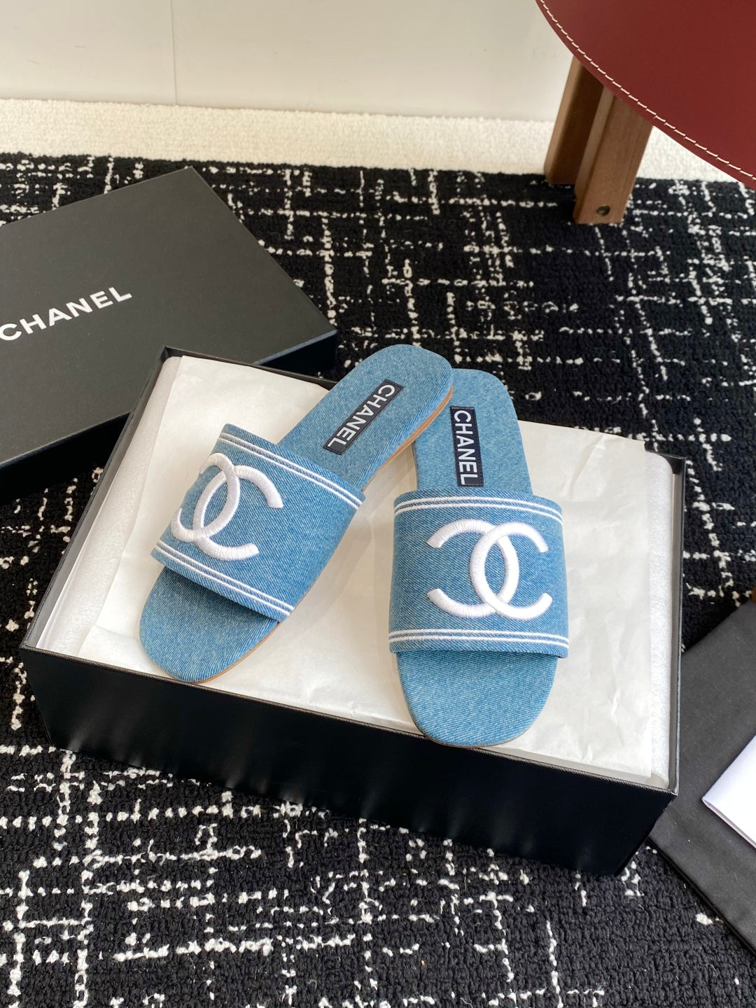 Chanel Denim Slip-On Mules – Spring/Summer Resort Collection – 25SS