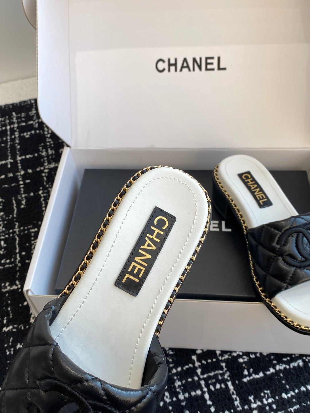 Chanel Lambskin Chain Block Heel Mules – Spring/Summer Collection – 25SS