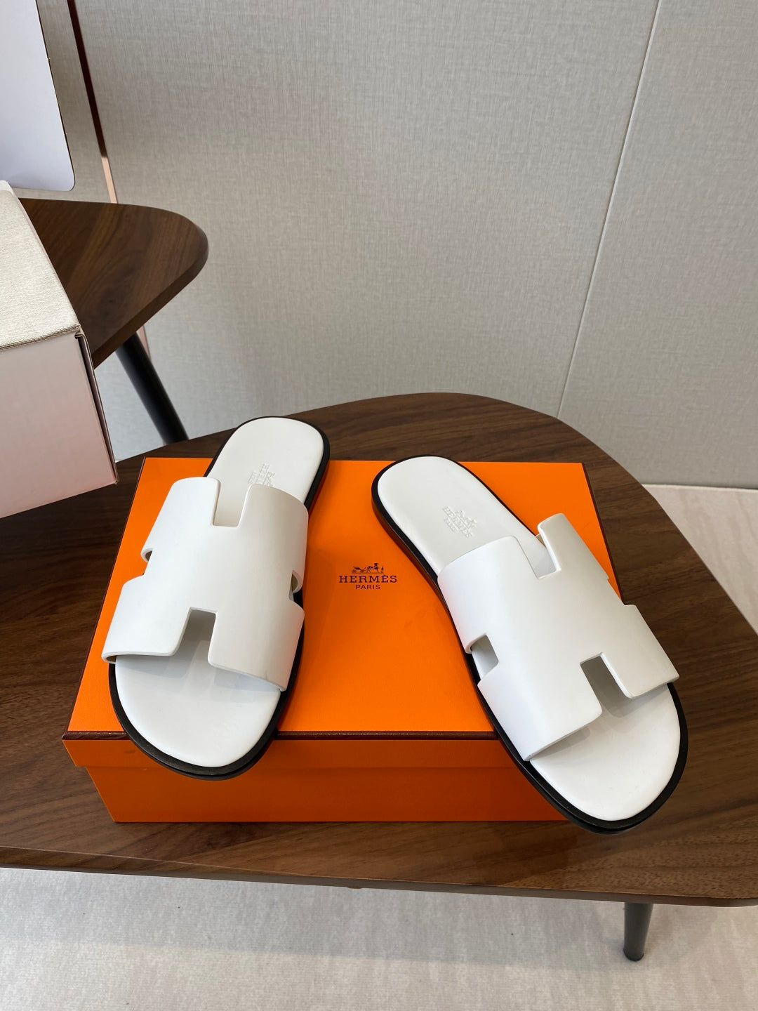 Hermès Izmir Series Men's H-Slide Sandals