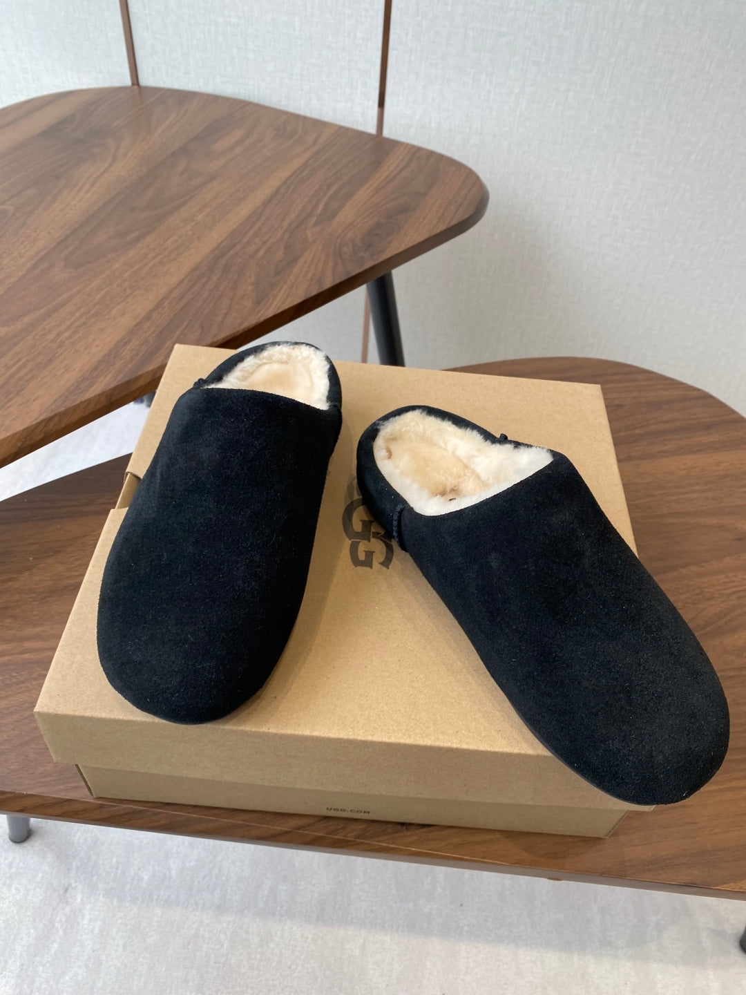 UGG Ansley Suede Mule Slippers – 25FW