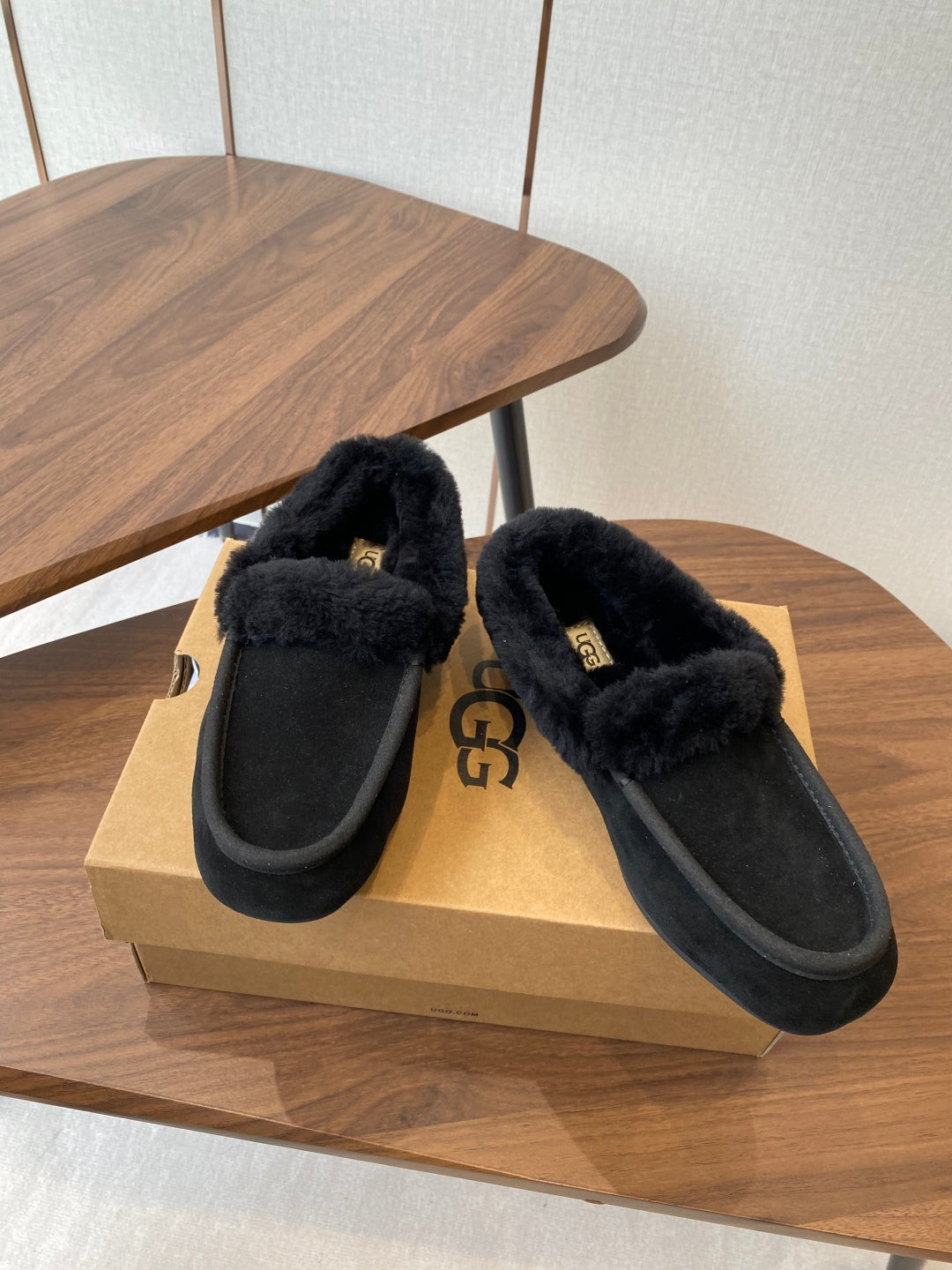 UGG Ansley Suede Mules – 25FW