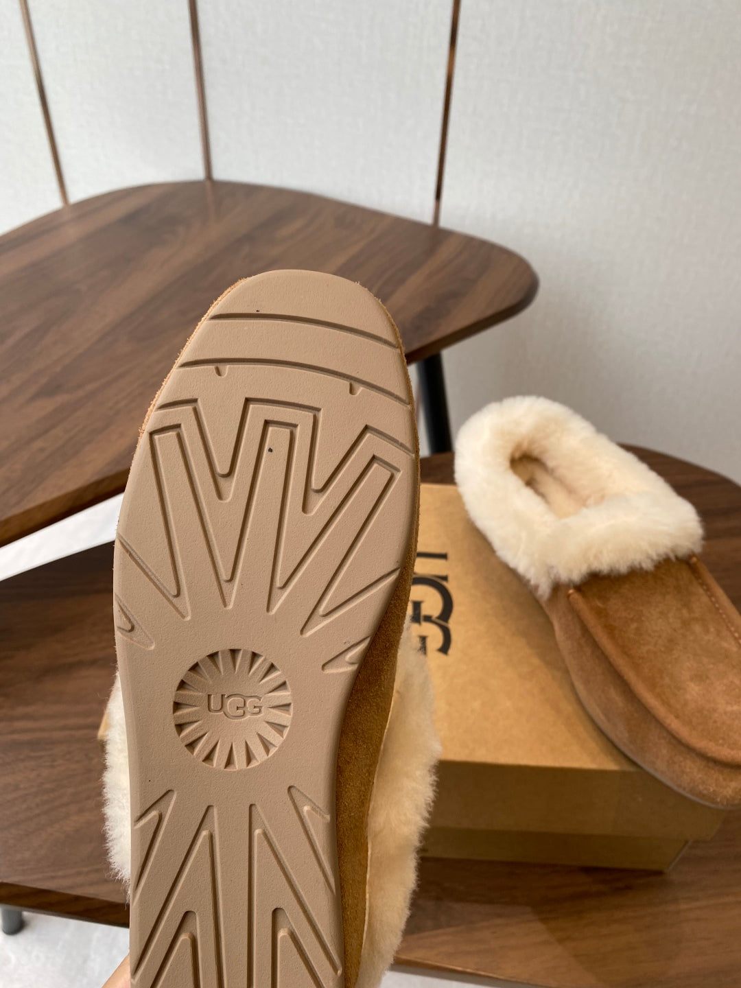 UGG Ansley Suede Mules – 25FW