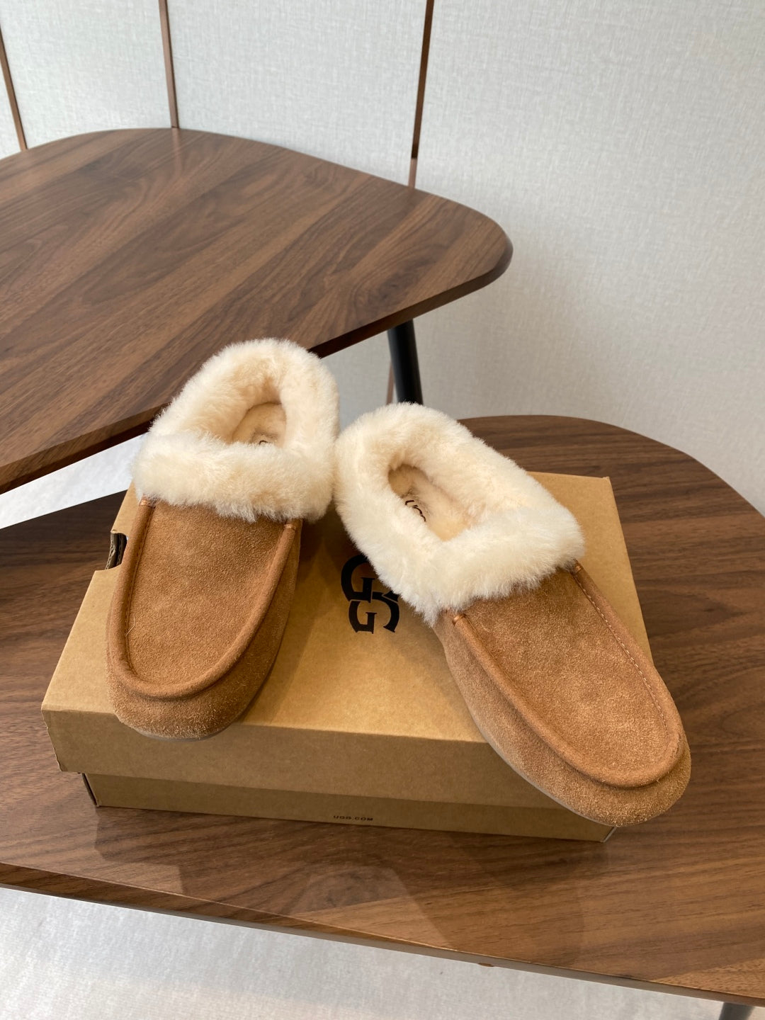 UGG Ansley Suede Mules – 25FW
