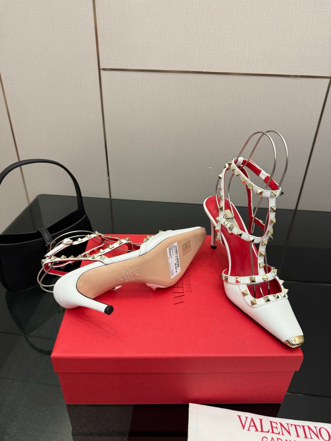 Valentino VLogo Signature Classic Sandals – Spring/Summer Collection