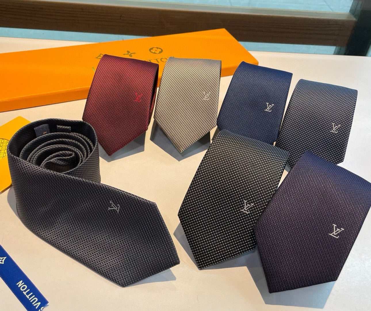 Louis Vuitton Diamonds V Woven Jacquard Silk Tie