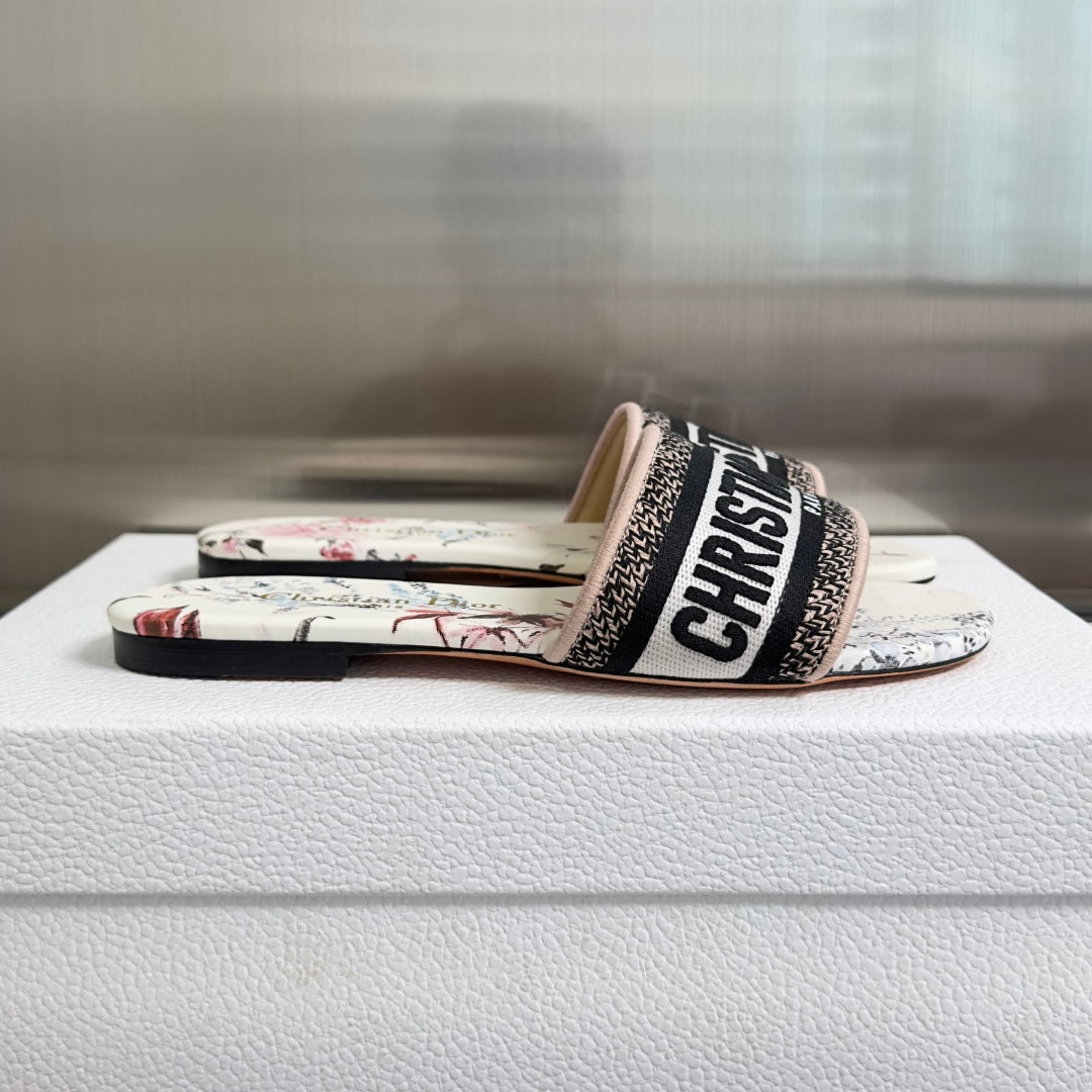 Dior Dway Embroidered Flat Sandals – Spring/Summer Collection – 2026SS
