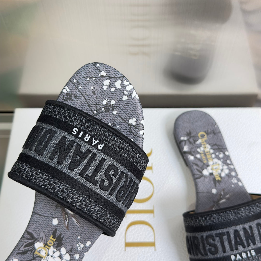 Dior Dway Embroidered Flat Sandals – Spring/Summer Collection – 2026SS