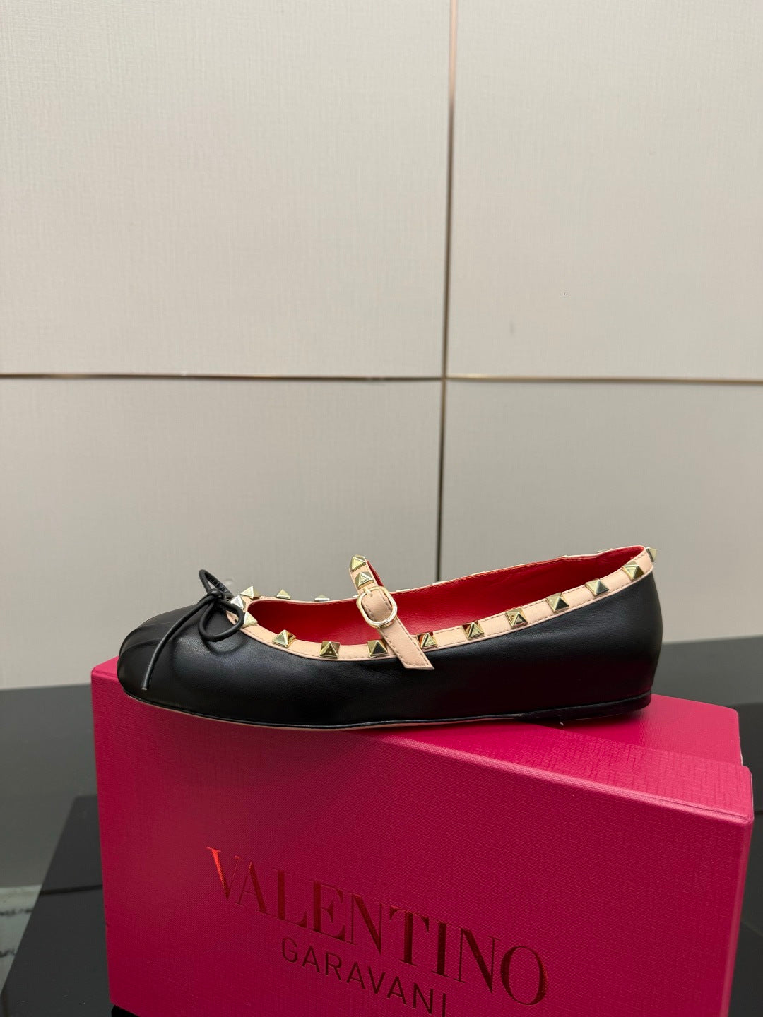 Valentino Classic Leather Sandals – Spring/Summer Collection