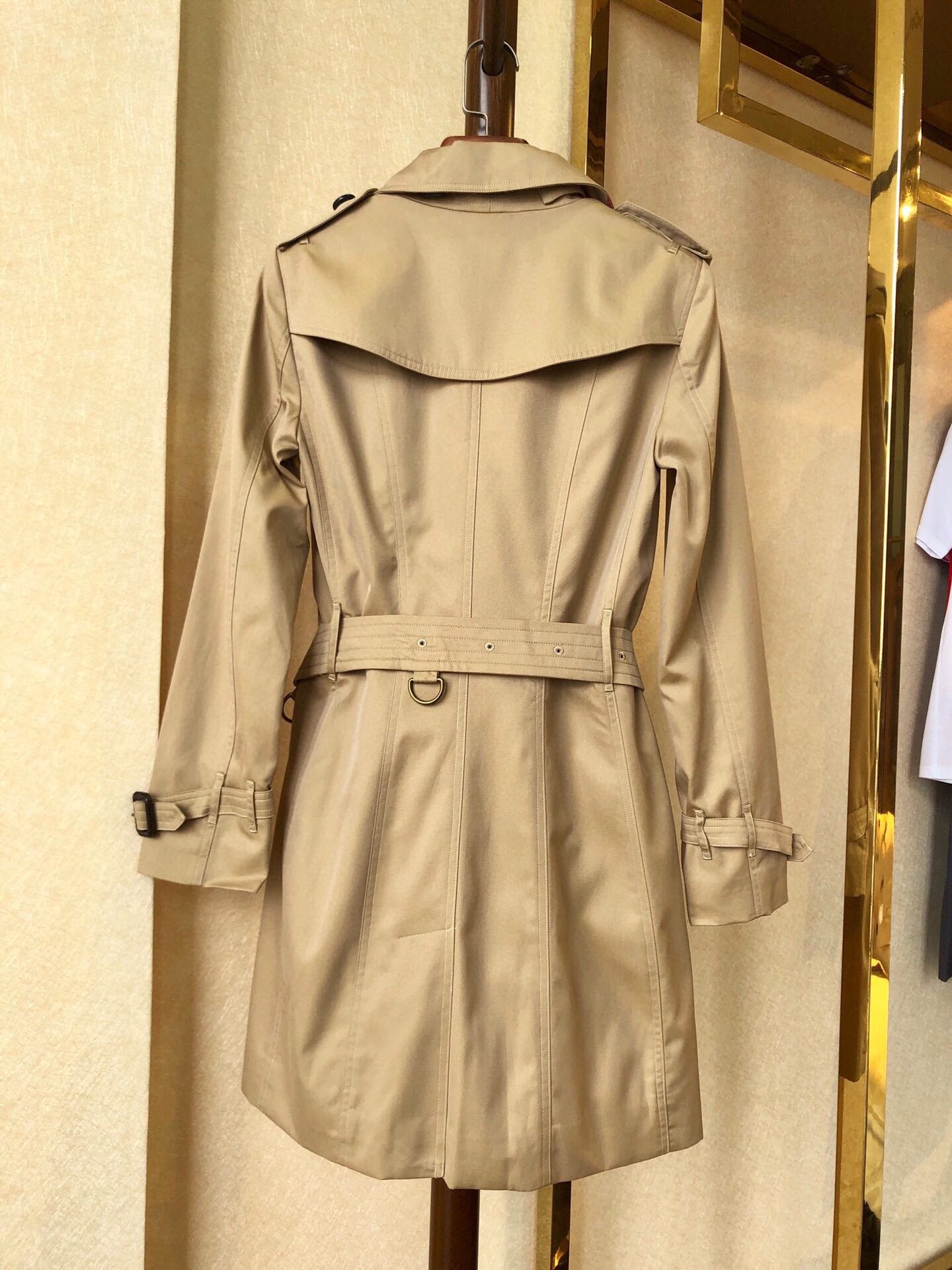 Burberry Sandringham Mid-Length Trench Coat