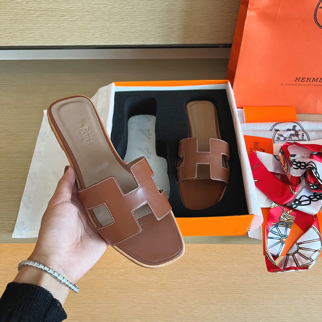 Hermès Handmade Leather Sandals – 2023 Spring Collection