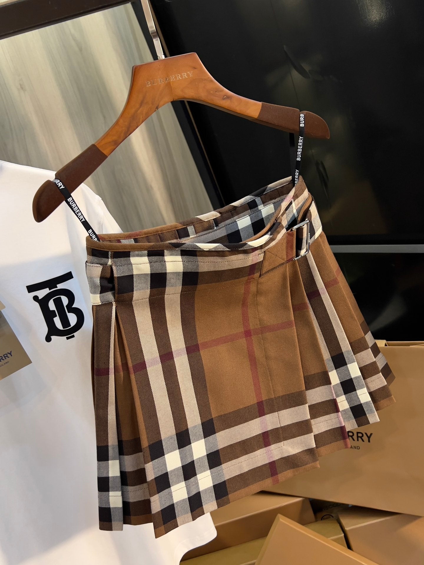 Burberry Vintage Dark Birch Brown Check Wool Pleated Skirt – Summer Collection