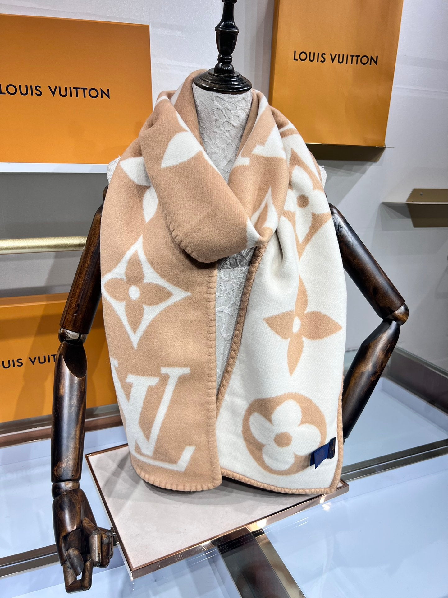 Louis Vuitton Monogram Jacquard Cashmere Scarf – 2023 Collection