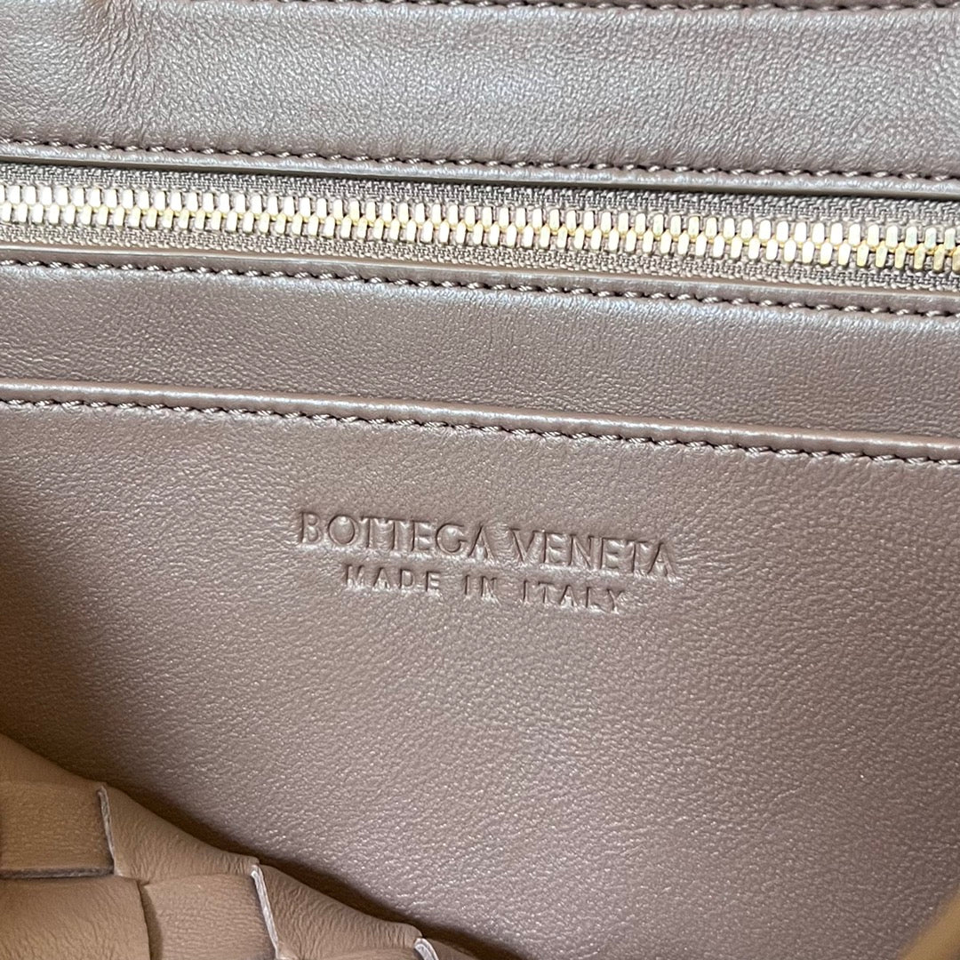 Bottega Veneta Andiamo Handbag