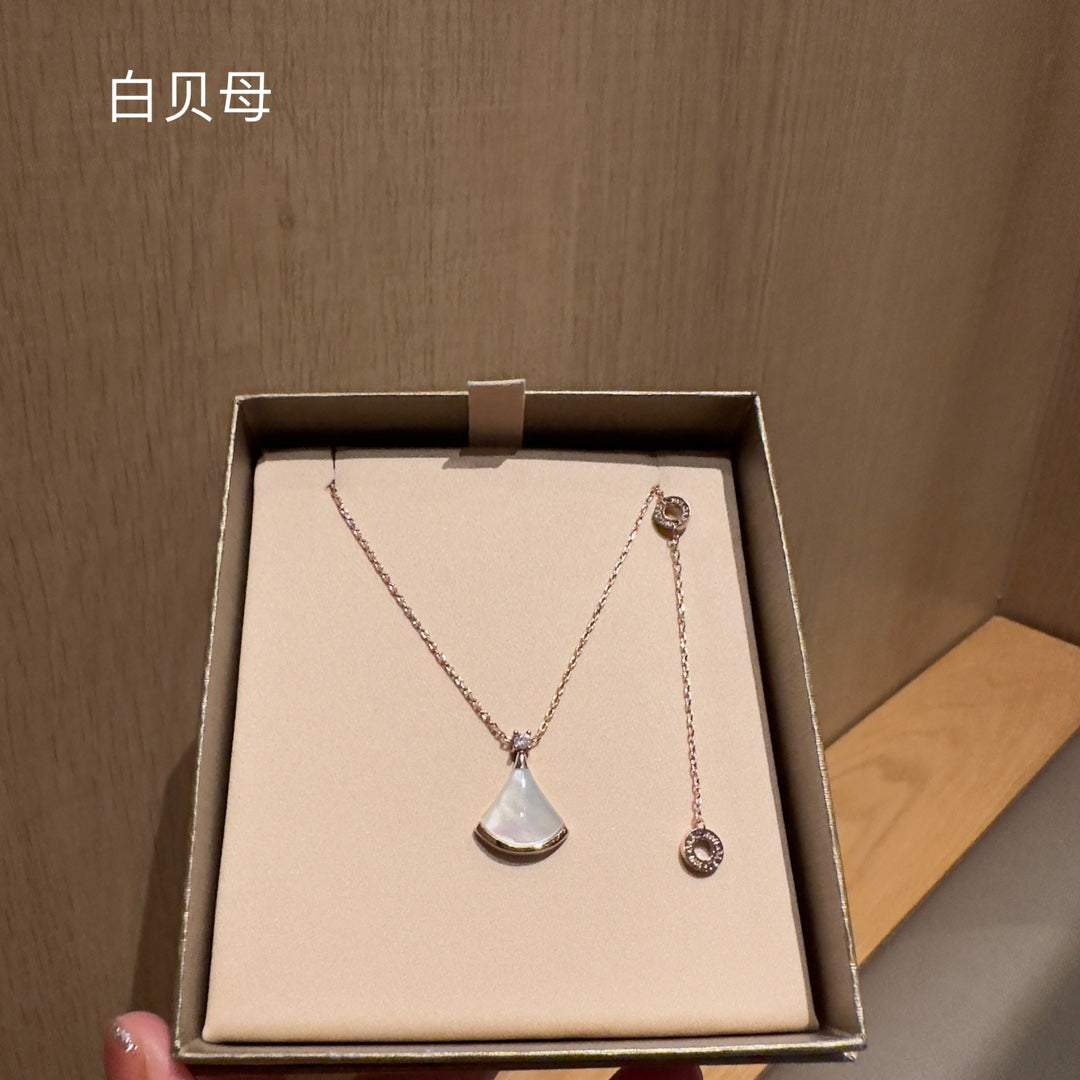 Bulgari Diva's Dream Pendant Necklace