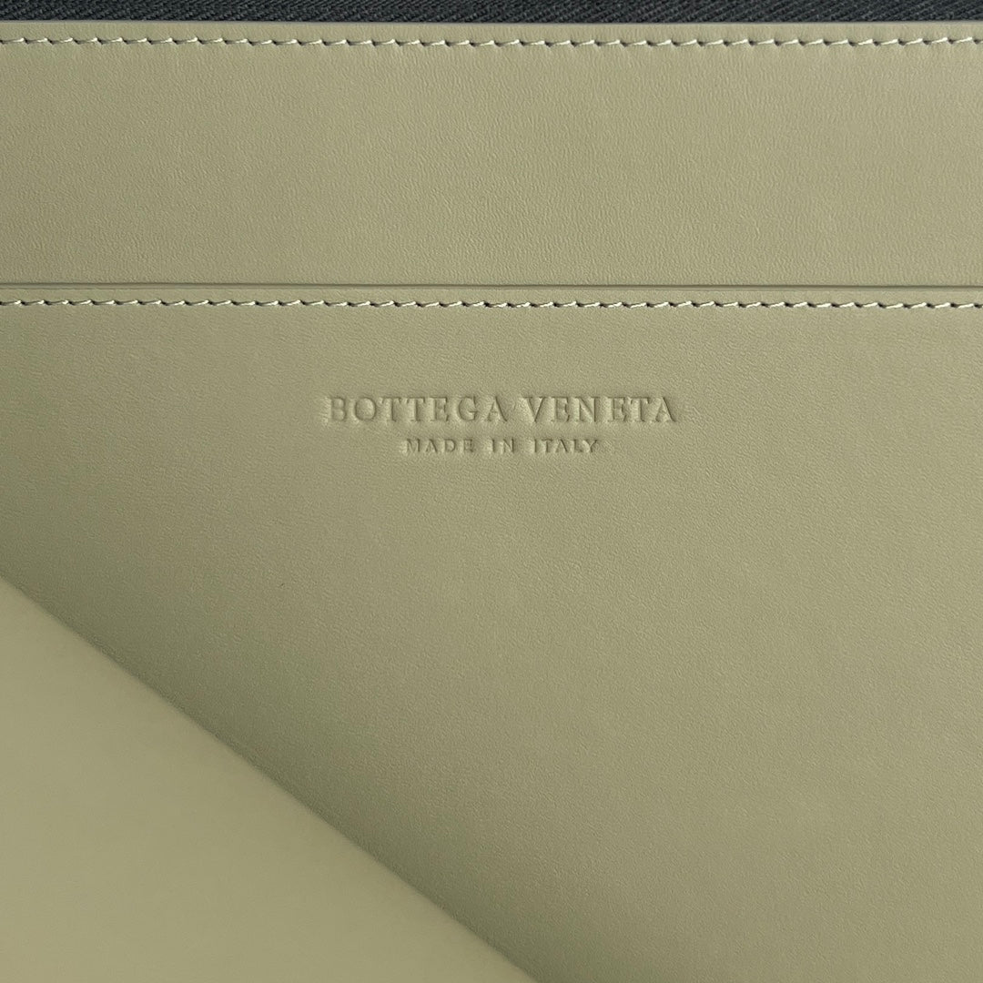 Bottega Veneta Intreccio Half-Zip Clutch Bag 607479