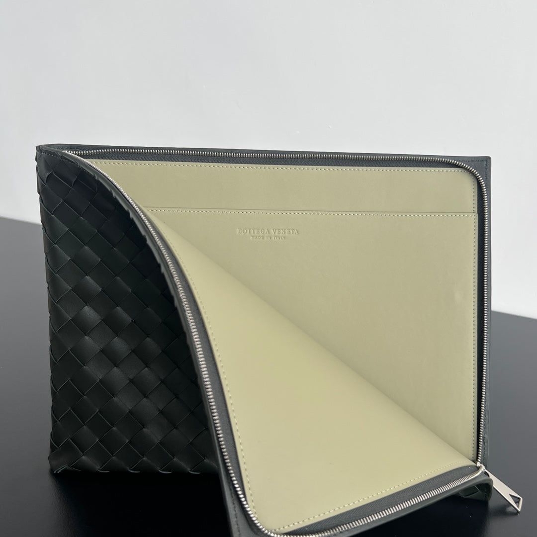 Bottega Veneta Intreccio Half-Zip Clutch Bag 607479