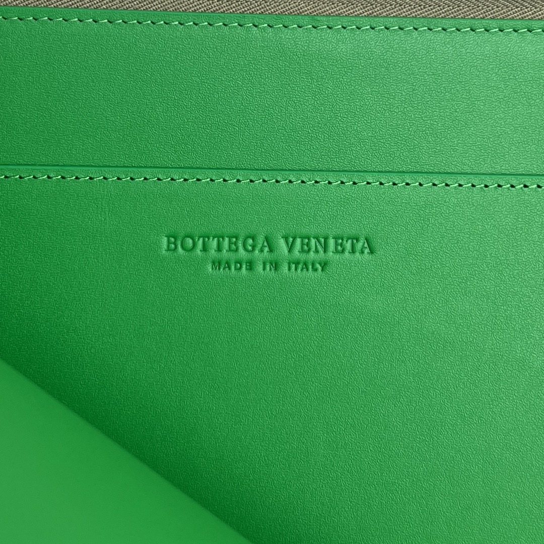 Bottega Veneta Intreccio Half-Zip Clutch Bag 607479