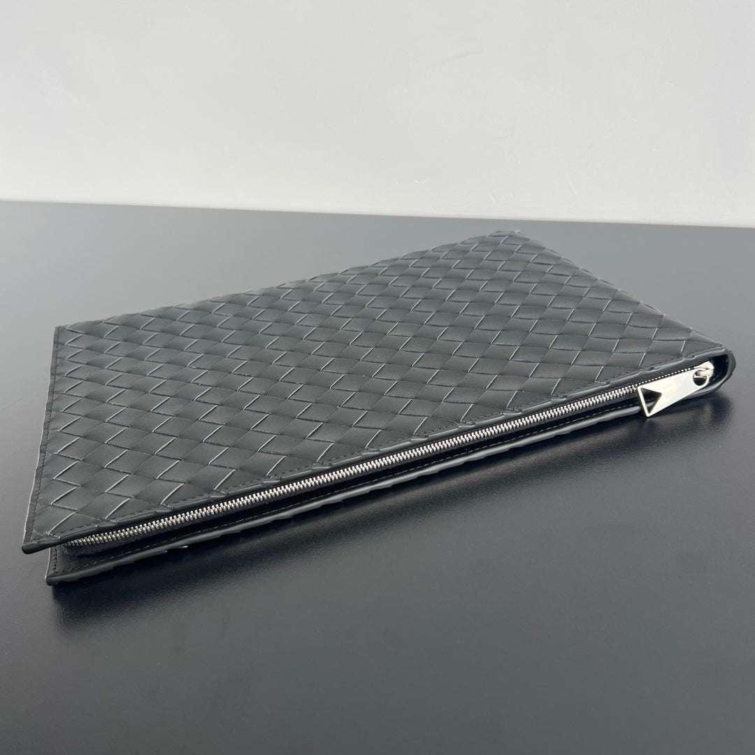 Bottega Veneta Intreccio Half-Zip Clutch Bag 607479