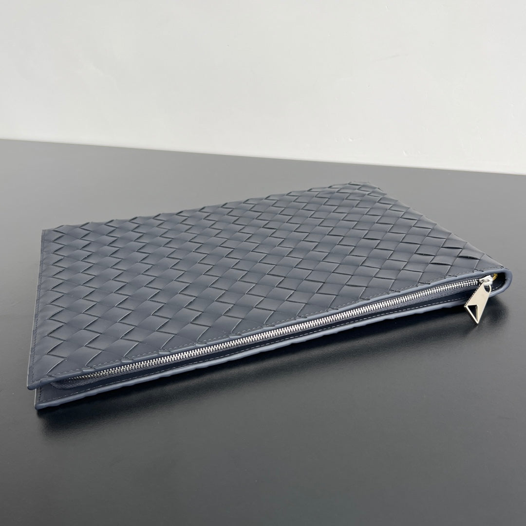 Bottega Veneta Intreccio Half-Zip Clutch Bag 607479