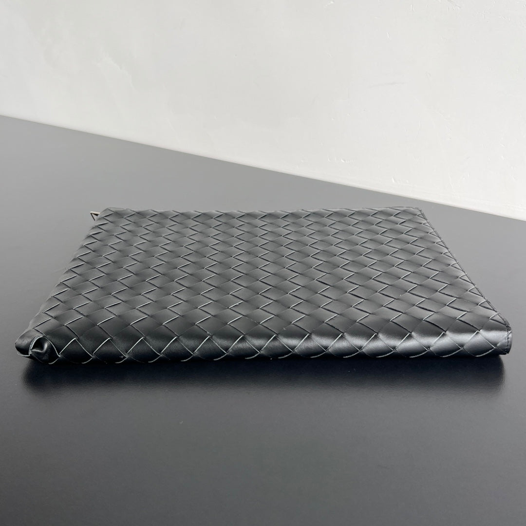 Bottega Veneta Intreccio Half-Zip Clutch Bag 607479