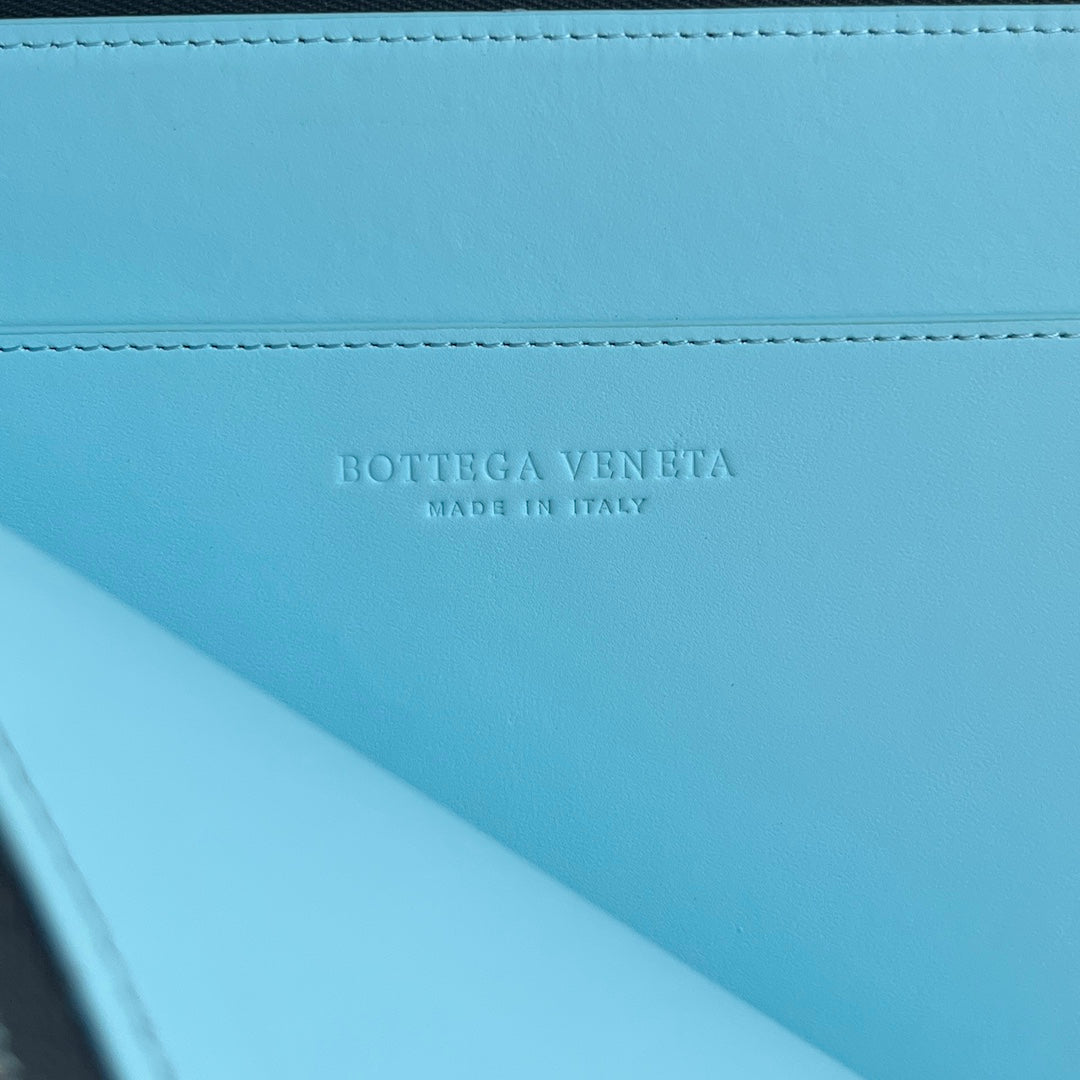 Bottega Veneta Intreccio Half-Zip Clutch Bag 607479