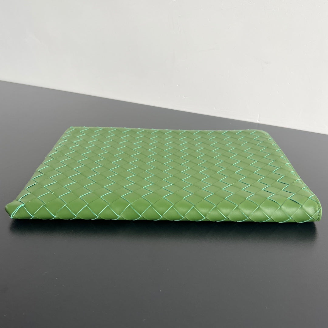 Bottega Veneta Intreccio Half-Zip Clutch Bag 607479