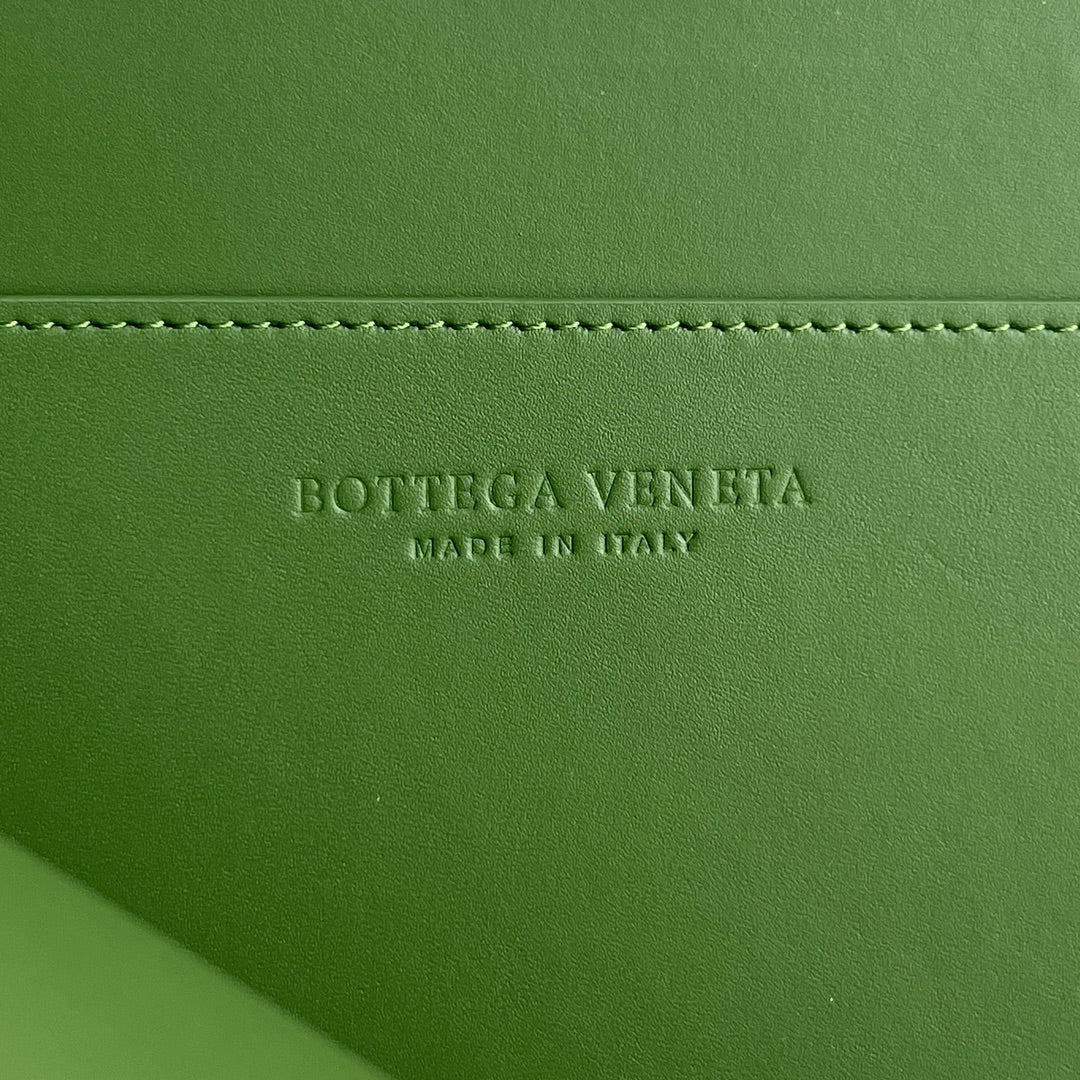 Bottega Veneta Intreccio Half-Zip Clutch Bag 607479