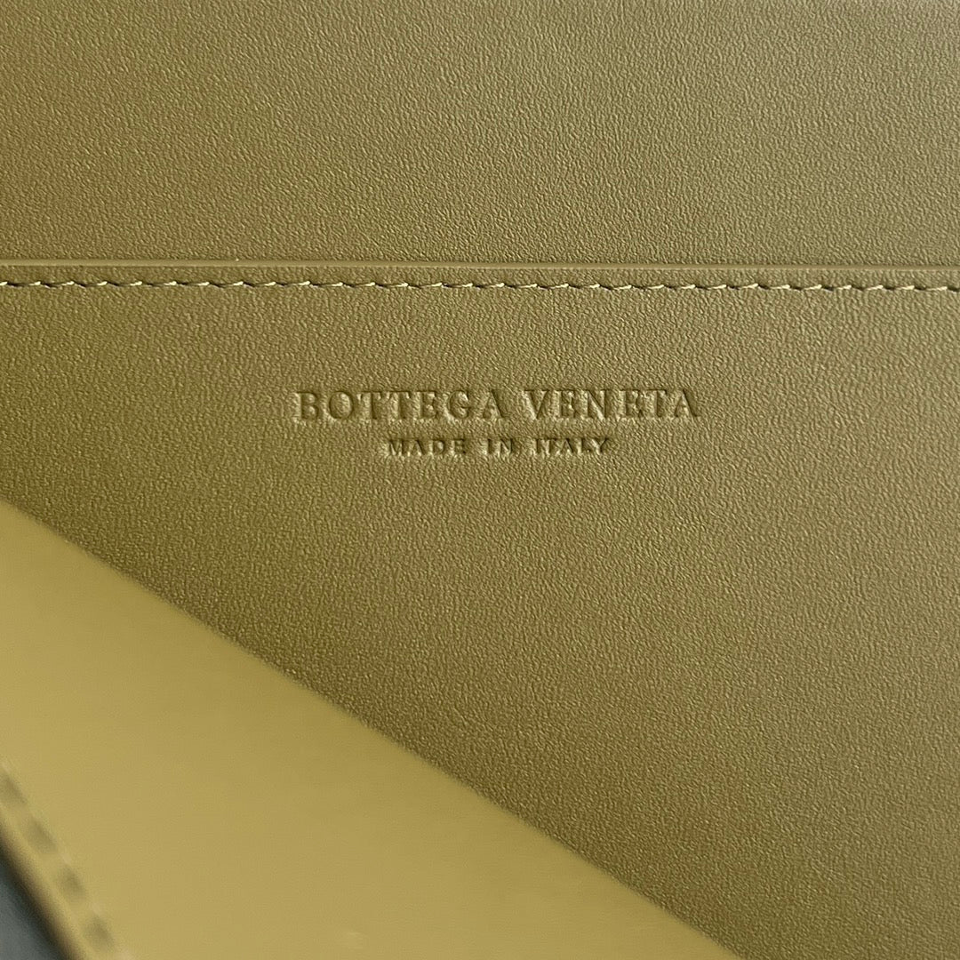Bottega Veneta Intreccio Half-Zip Clutch Bag 607479