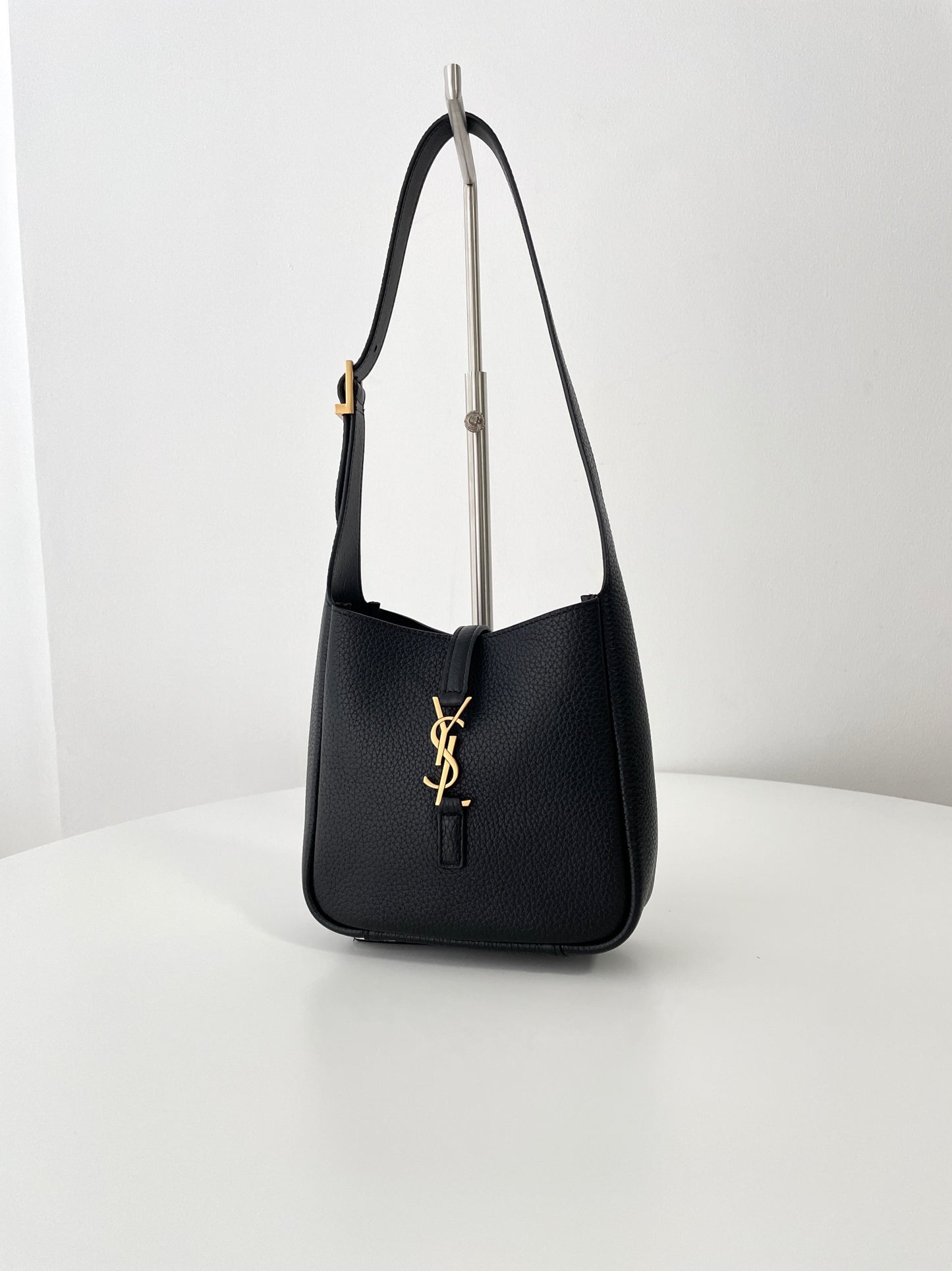 Saint Laurent LE 5 À 7 Soft Hobo Mini – 2024 Collection