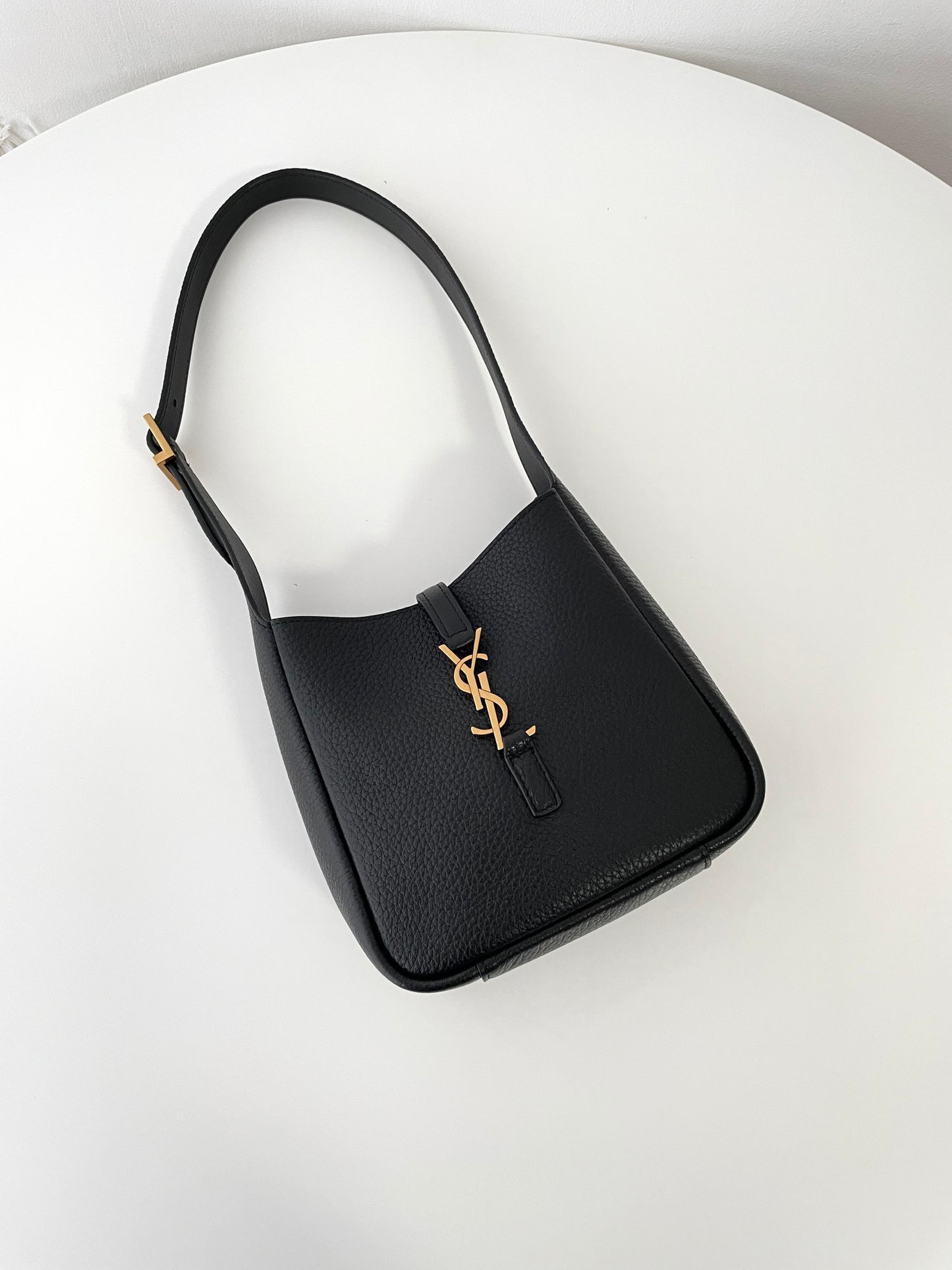 Saint Laurent LE 5 À 7 Soft Hobo Mini – 2024 Collection
