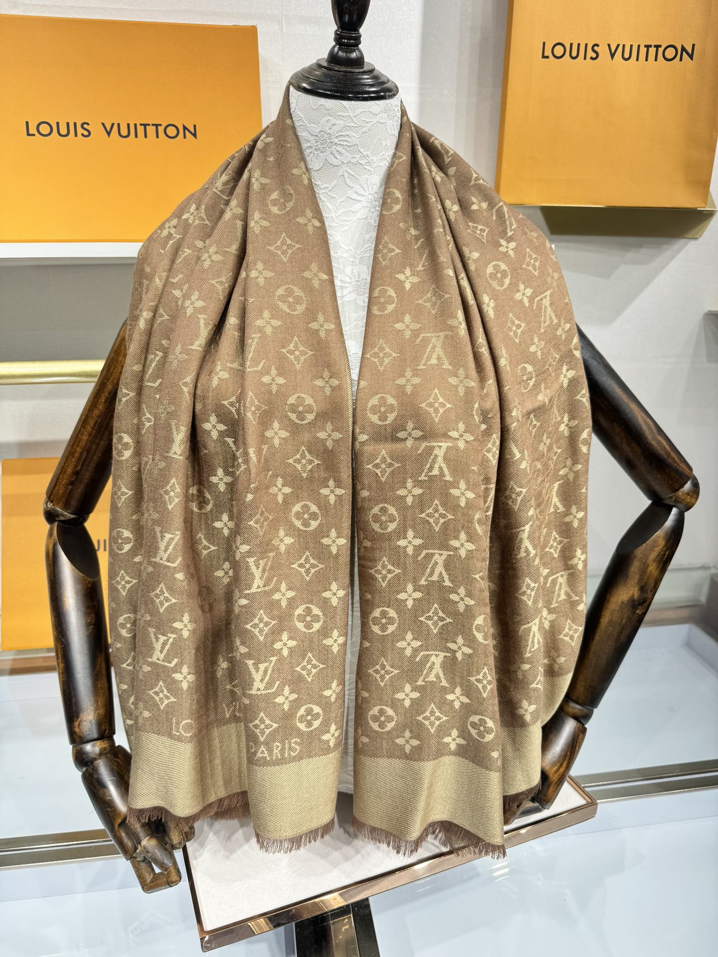 Louis Vuitton Classic Monogram Jacquard Shawl – 2024 New Color