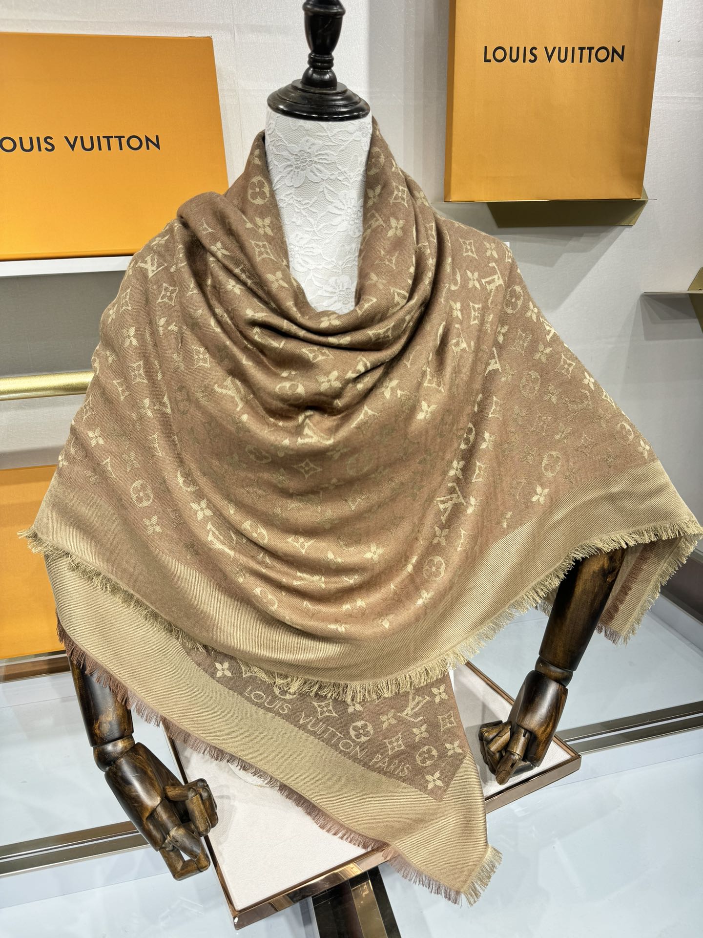 Louis Vuitton Classic Monogram Jacquard Shawl – 2024 New Color