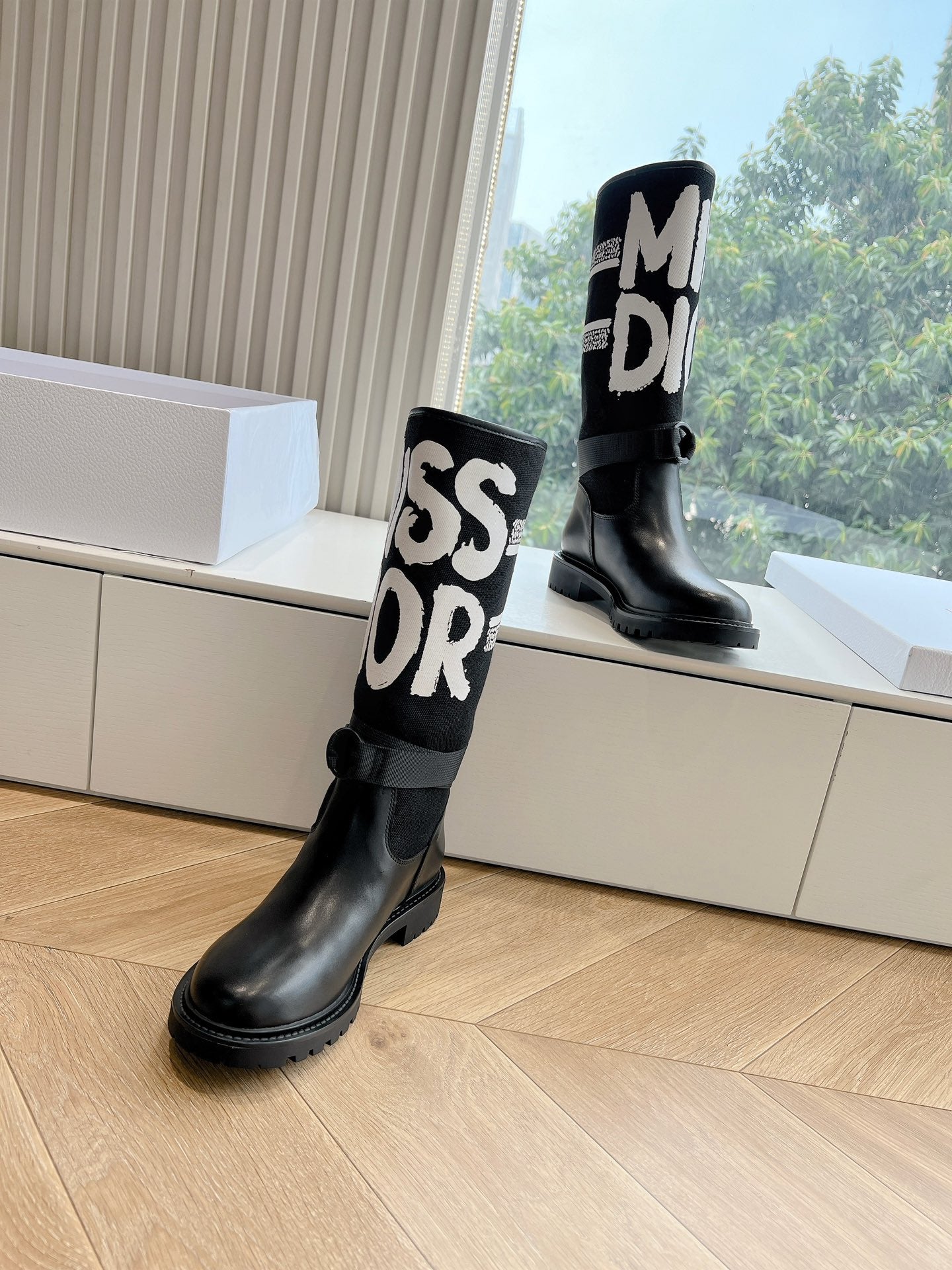 Dior D-Major Electric Embroidered Knee-High Boots – 2024 Autumn/Winter Collection