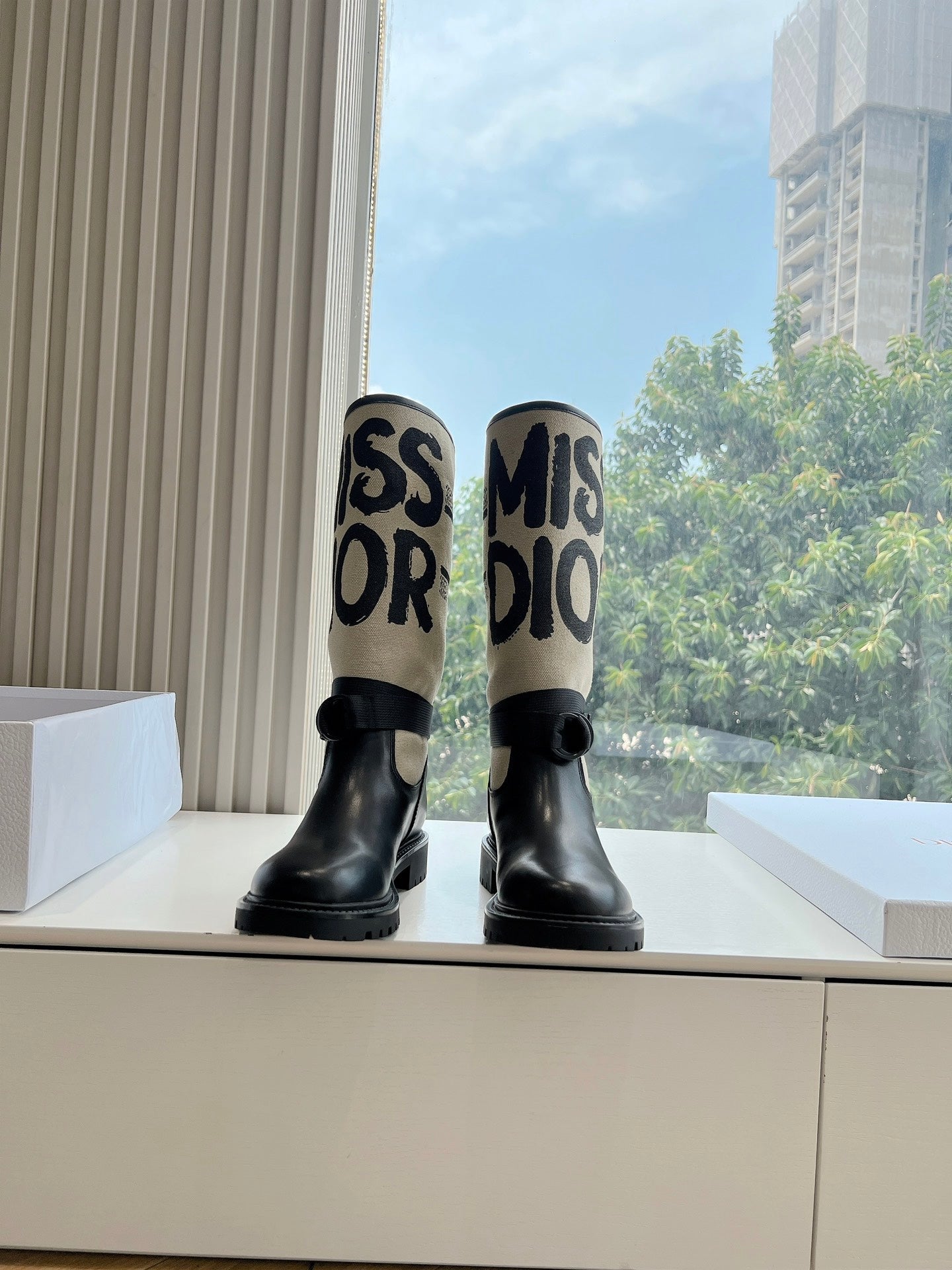 Dior D-Major Electric Embroidered Knee-High Boots – 2024 Autumn/Winter Collection