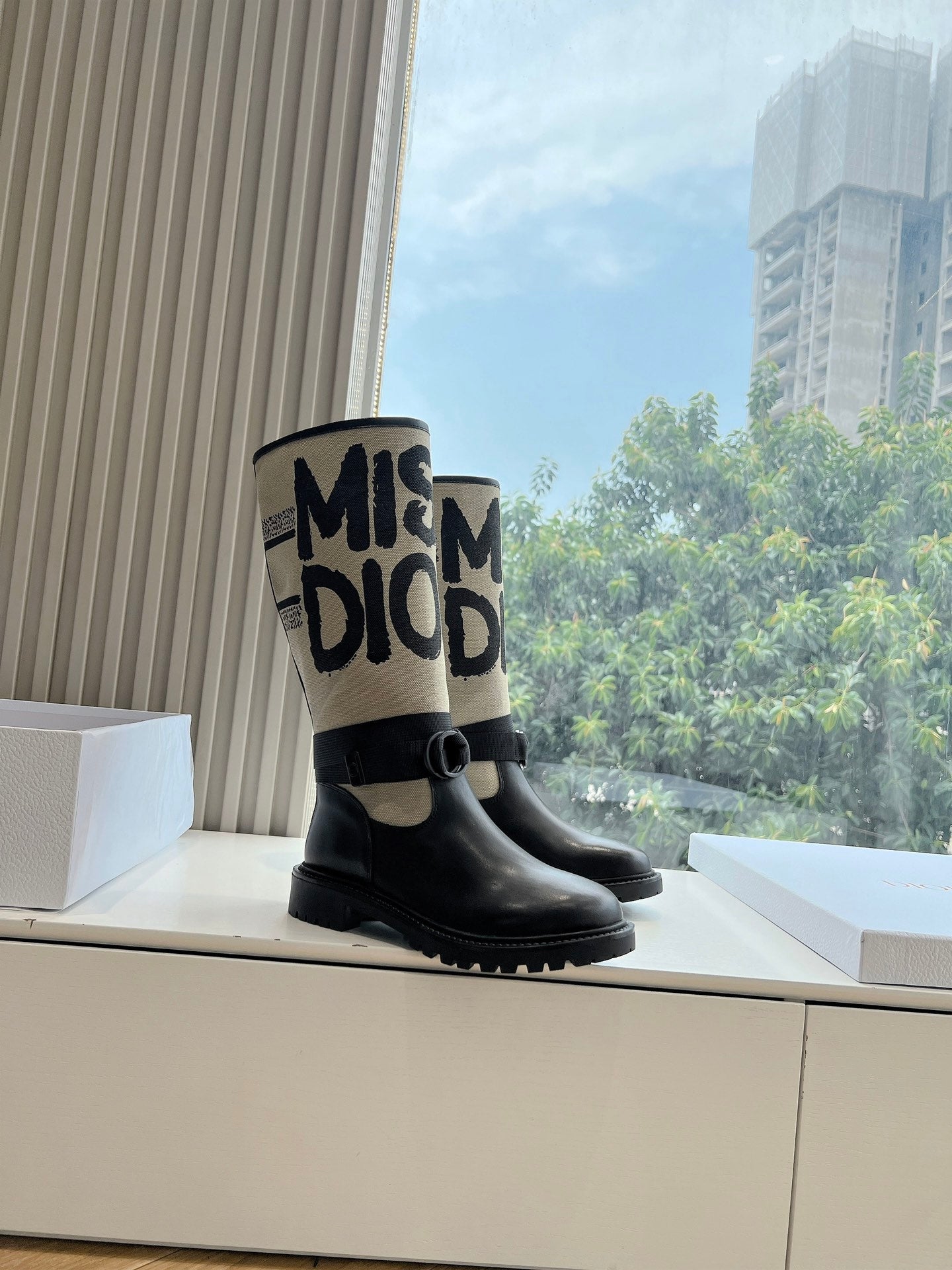 Dior D-Major Electric Embroidered Knee-High Boots – 2024 Autumn/Winter Collection